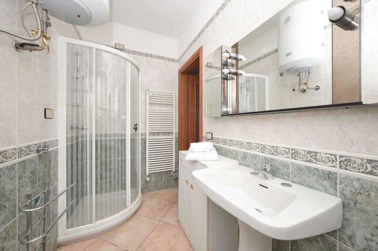 Appartamento Floriana Desenzano del Garda Exterior foto